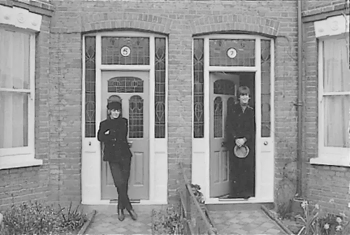 Framed Print : John Lennon & Ringo Starr outside their fictional address in Ailsa Avenue, Twickenham Framed Print : John Lennon & Ringo Starr outside their fictional address in Ailsa Avenue, Twickenham