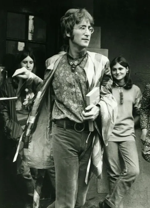 Framed Print : John Lennon Singer with the Group The Beatles leaves the International Meditation Framed Print : John Lennon Singer with the Group The Beatles leaves the International Meditation