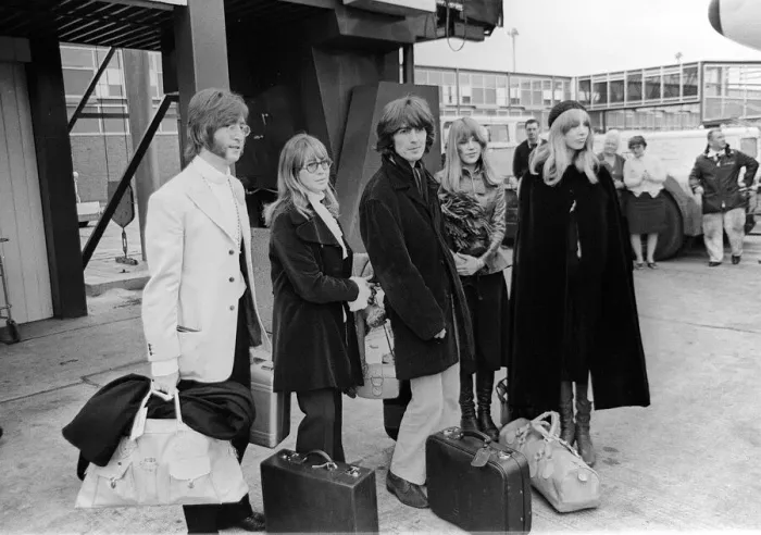 Framed Print : John Lennon with wife Cynthia and George Harrison and his wife Patti Boyd at Heathrow Framed Print : John Lennon with wife Cynthia and George Harrison and his wife Patti Boyd at Heathrow