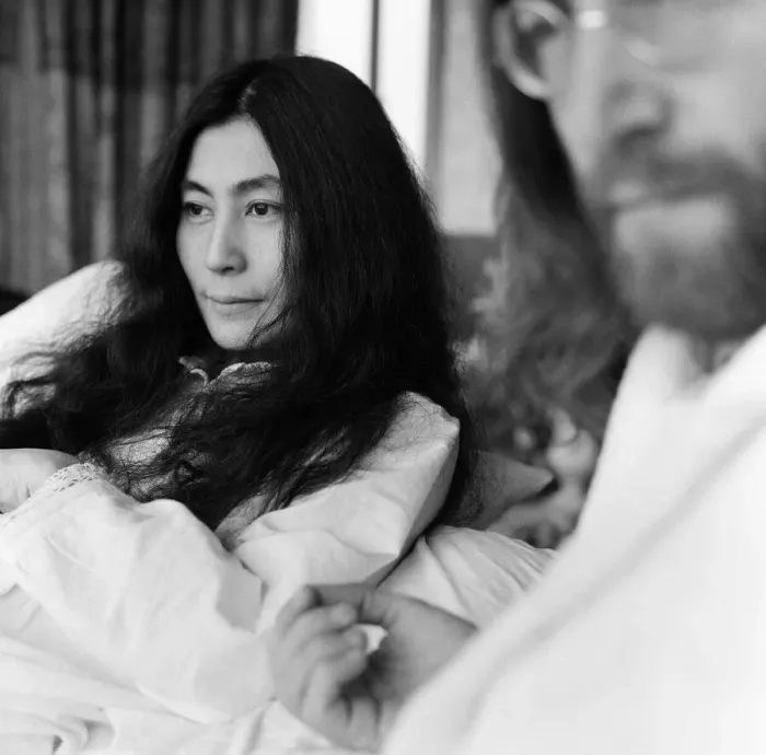 Framed Print : John Lennon and his wife Yoko Ono stage a bed in in a hotel in Amsterdam Framed Print : John Lennon and his wife Yoko Ono stage a bed in in a hotel in Amsterdam