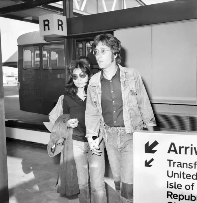 Framed Print : John Lennon and Yoko Ono on arrival at London Airport after returning from Majorca Framed Print : John Lennon and Yoko Ono on arrival at London Airport after returning from Majorca