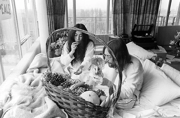 John Lennon and Yoko Ono at their 'Bed-In for Peace'