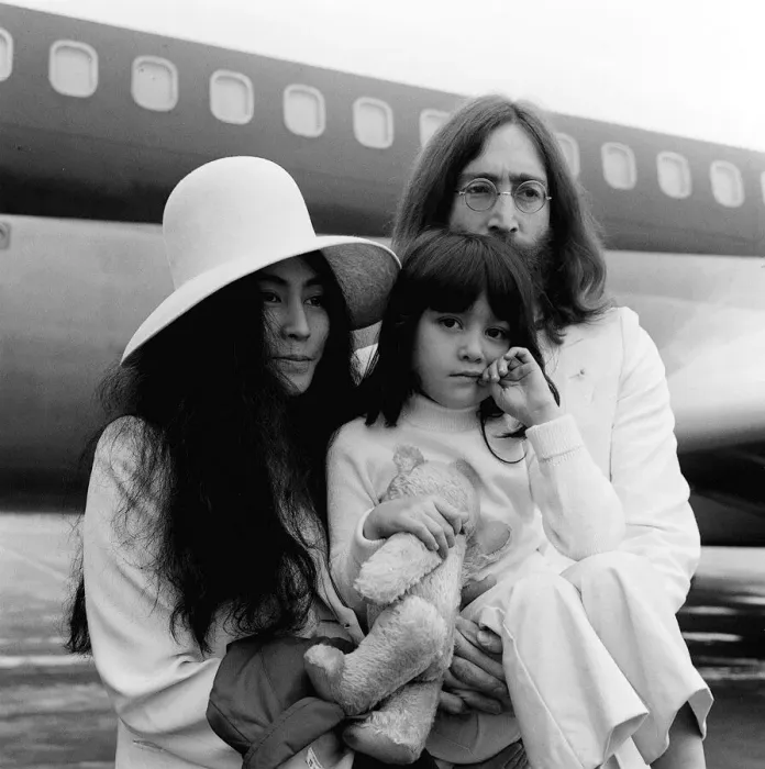 Framed Print : John Lennon and Yoko Ono May 1969 at heathrow airport with yoko