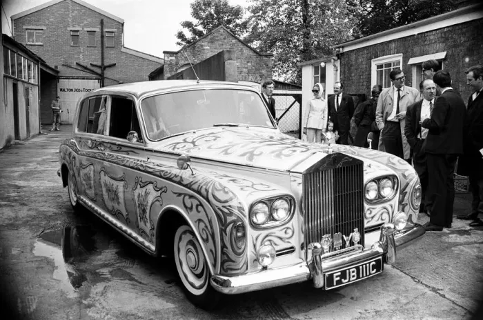Framed Print : John Lennons refurbished Rolls, a £6, 000 1965 Phantom V