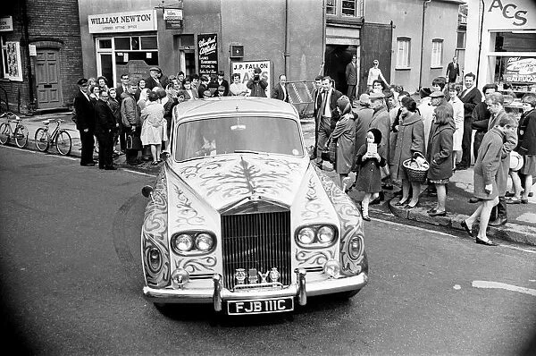 John Lennons refurbished Rolls, a 6, 000 1965 Phantom V, is now a shrieking yellow