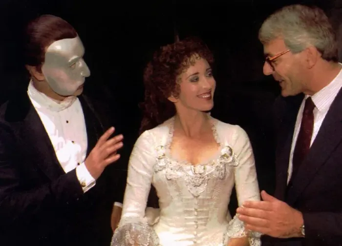 Framed Print : John Major at the musical Phantom of the Opera with Kevin Gray gesturing Framed Print : John Major at the musical Phantom of the Opera with Kevin Gray gesturing