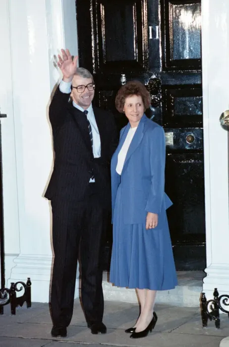 Framed Print : John Major outside 10 Downing Street after winning the Conservative leadership battle Framed Print : John Major outside 10 Downing Street after winning the Conservative leadership battle