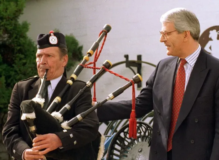 Framed Print : John Major with piper Billy Marshall while electioneering in Gretna Green April 1997 Framed Print : John Major with piper Billy Marshall while electioneering in Gretna Green April 1997