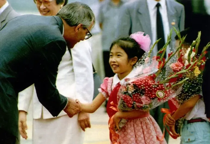 Framed Print : John Major is presented with flowers during his visit to China 1991 Framed Print : John Major is presented with flowers during his visit to China 1991