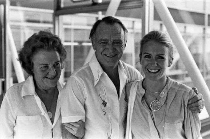 Framed Print : John Mills and his wife Mary at Heathrow to see their daughter Juliet off to New York Framed Print : John Mills and his wife Mary at Heathrow to see their daughter Juliet off to New York