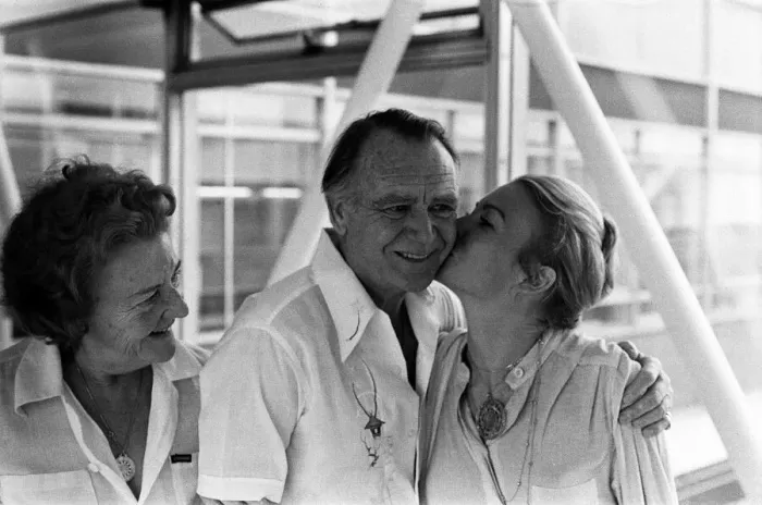 Framed Print : John Mills and his wife Mary at Heathrow to see their daughter Juliet off to New York Framed Print : John Mills and his wife Mary at Heathrow to see their daughter Juliet off to New York