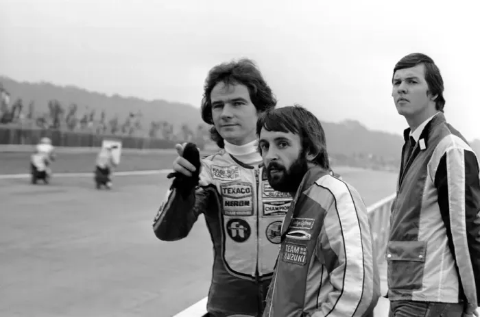 Framed Print : John Player British Grand Prix, Silverstone. Barry Sheene in pits before