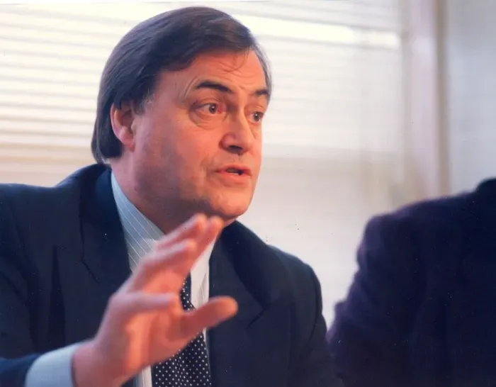 Framed Print : John Prescott visits Blakelaw Comprehensive school in Newcastle