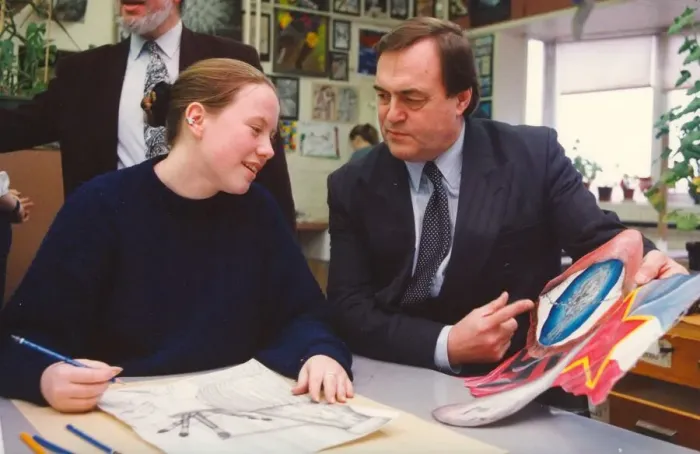 Framed Print : John Prescott visits Blakelaw Comprehensive school in Newcastle chatting to pupil Sara Framed Print : John Prescott visits Blakelaw Comprehensive school in Newcastle chatting to pupil Sara