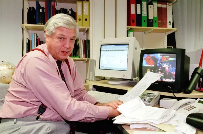 Framed Print : John Simpson BBC, news journalist. 24th November 1998