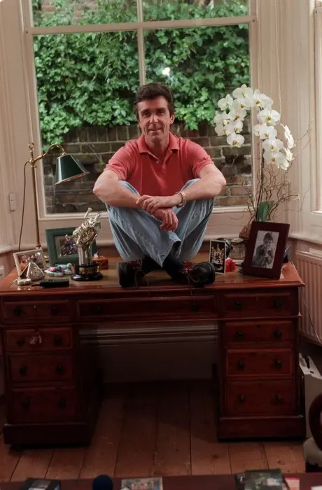 Framed Print : John Stapleton TV Presenter September 1998 At home sitting on his desk Framed Print : John Stapleton TV Presenter September 1998 At home sitting on his desk