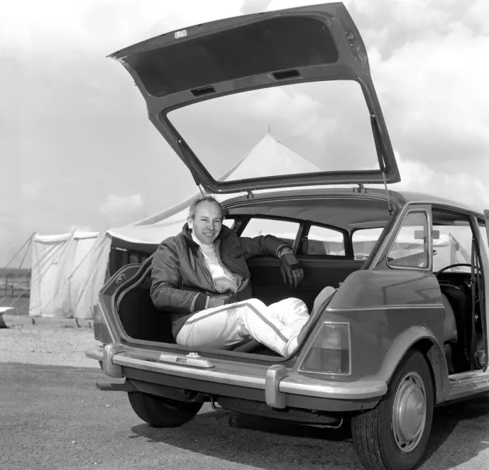 Framed Print : John Surtees gives the new Austin Maxi the once over the Thruxton Motor Circuit, Hants Framed Print : John Surtees gives the new Austin Maxi the once over the Thruxton Motor Circuit, Hants