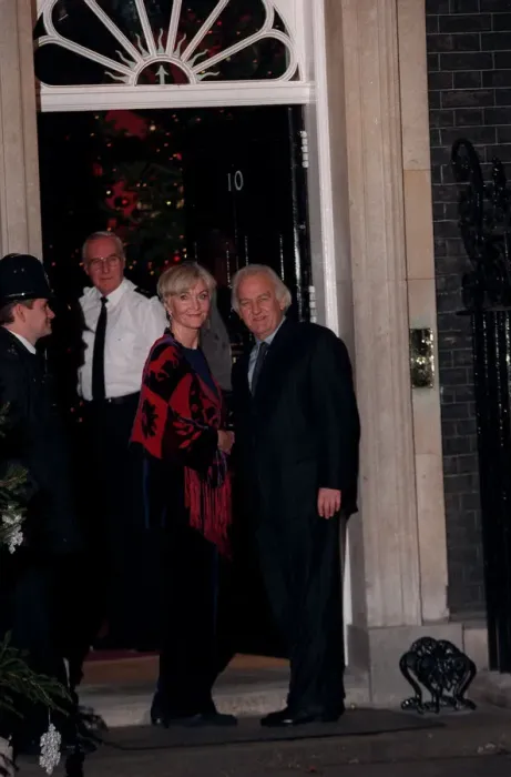 Framed Print : John Thaw Actor December 1997 Attending party at No10 Downing Street with his wife
