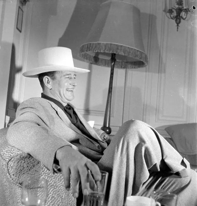 Framed Print : John Wayne, American film actor, arrives in London for the opening of his film Framed Print : John Wayne, American film actor, arrives in London for the opening of his film