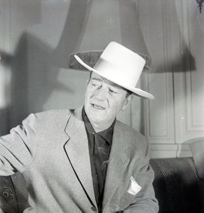 Framed Print : John Wayne, American film actor, arrives in London for the opening of his film Framed Print : John Wayne, American film actor, arrives in London for the opening of his film