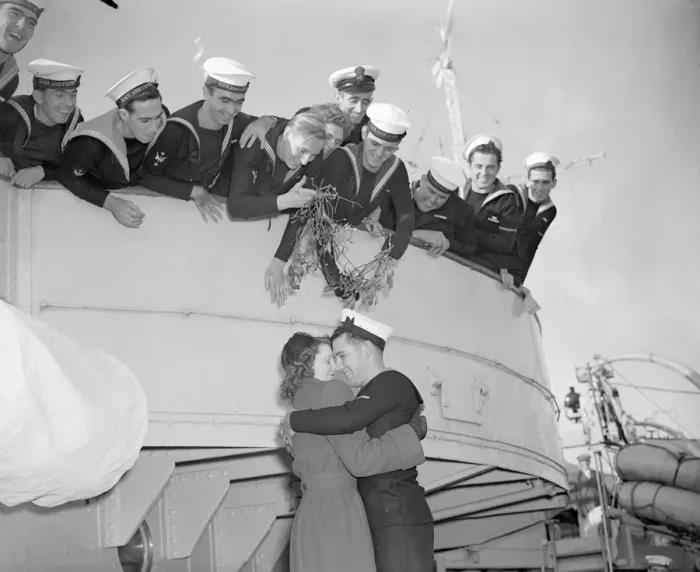 Framed Print : John Webber of HMS Amethyst reunites with his wife Mary and gives her a hug Framed Print : John Webber of HMS Amethyst reunites with his wife Mary and gives her a hug