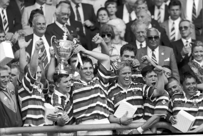 Framed Print : John Wells lifts the Pilkington Cup for Leicester after beating Harlequins. 3rd May 1993