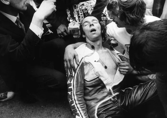 Framed Print : John Williams exhausted after pushing his bike for the last mile in the 1976 TT 500cc