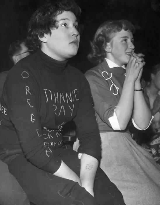 Framed Print : Johnnie Ray at Belle Vue. Two teenage fans wih Johnnie Framed Print : Johnnie Ray at Belle Vue. Two teenage fans wih Johnnie