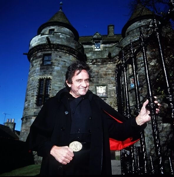 Johnny Cash at Falkland Palace, 1992 holding gate