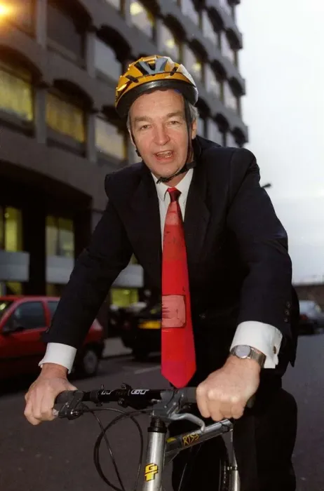 Framed Print : Jon Snow TV Presenter December 1998 Cahnnel 4 newscaster sitting on his pushbike