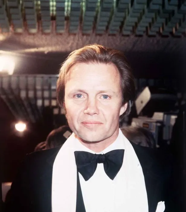 Framed Print : Jon Voight actor attends film premiere - March 1983 DBase MSI Framed Print : Jon Voight actor attends film premiere - March 1983 DBase MSI