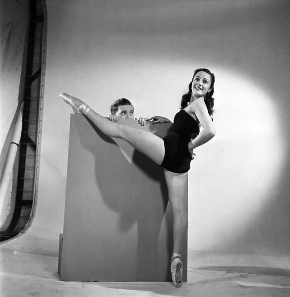Josephine Gordon - New Theatre Arts Ballet. November 1953 D6820