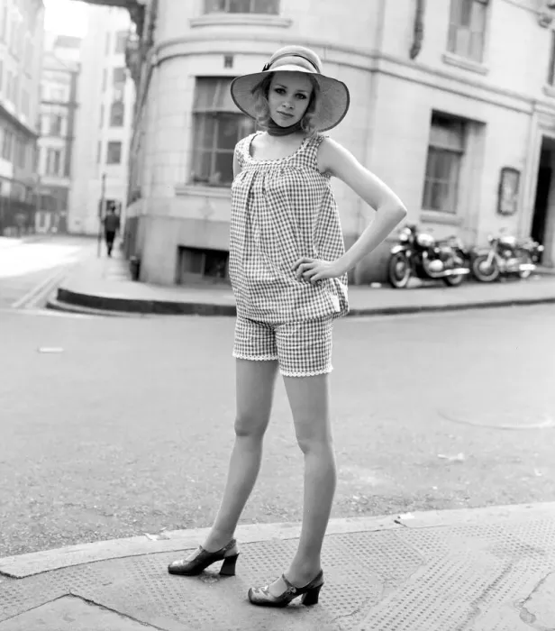 Framed Print : Josie Howard from Essex, contestant in Daily Mirrors Miiss Hot Pants Competition