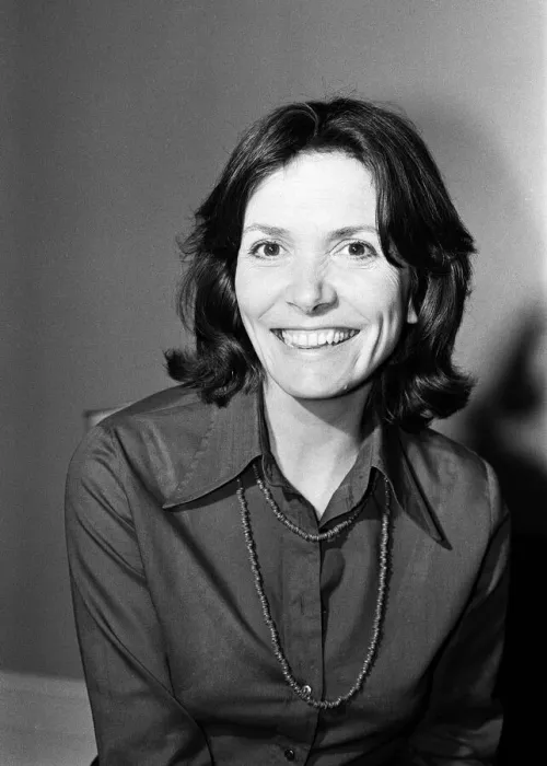Framed Print : Journalist and presenter Joan Bakewell. 15th June 1977 Framed Print : Journalist and presenter Joan Bakewell. 15th June 1977