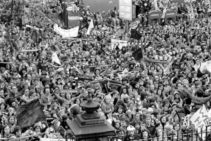 Framed Print : Jubilant West Ham fans gathered outside Newham Town Hall as the West HAm team arrive