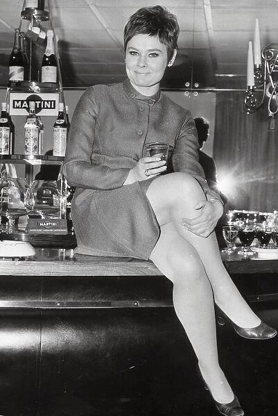 JUDI DENCH SITTING ON BAR WITH A DRINK 09  /  04  /  1968