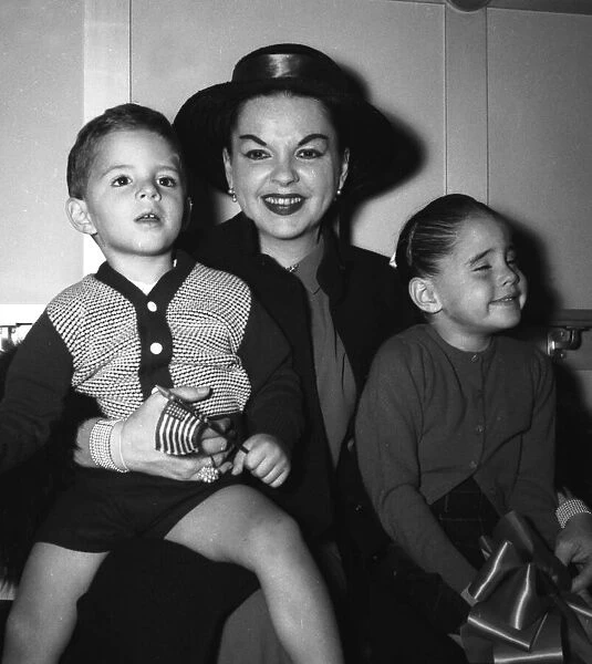 Judy Garland with her children Joe and Lorna at the Savoy Hotel in London 1957