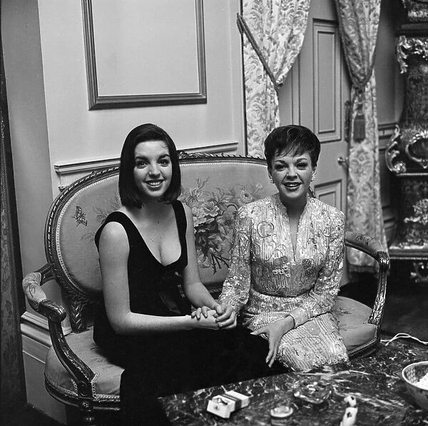 Judy Garland and her daughter Liza Minnelli in London. 1964