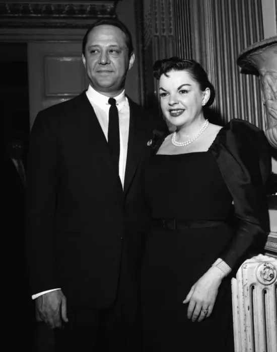 Framed Print : Judy Garland with her husband Sydney Luft at the Savoy Hotel in London 1957