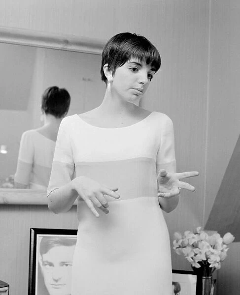 Judy Garlands daughter Lisa Minnelli age 20 pictured her at her Chelsea flat in the Kings