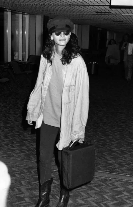 Framed Print : Julia Roberts actress arrives at Heathrow from New York. 13th October 1992