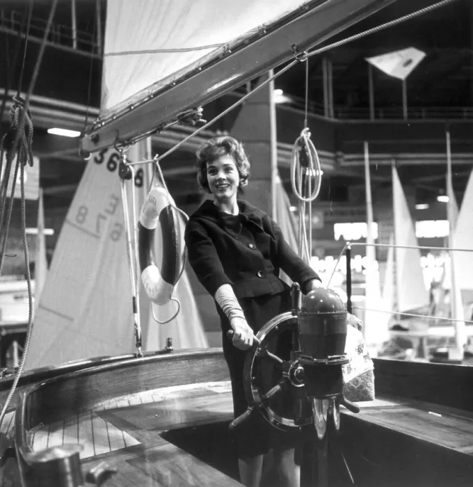 Framed Print : JULIE ANDREWS (ACTRESS) AT THE BOAT SHOW EARL COURT 1959 01 / 01 / 1959 Framed Print : JULIE ANDREWS (ACTRESS) AT THE BOAT SHOW EARL COURT 1959 01 / 01 / 1959
