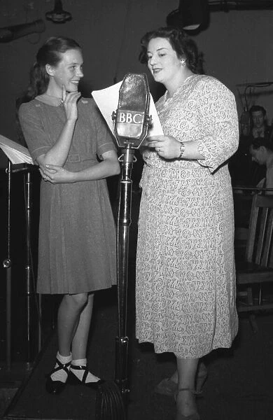 Julie Andrews at the age of 15 singing into a BBC microphone 1950
