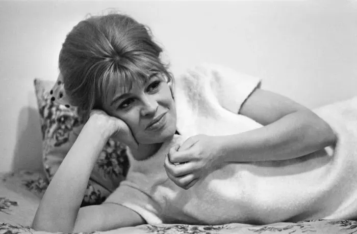 Framed Print : Julie Christie, actor, pictured on the set of the film Darling Framed Print : Julie Christie, actor, pictured on the set of the film Darling