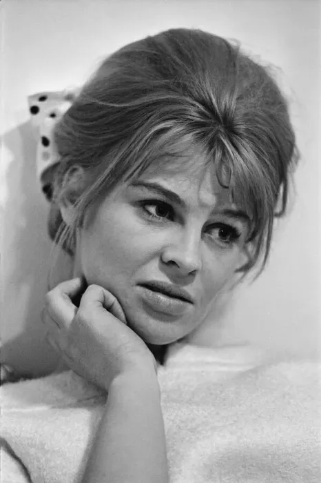 Framed Print : Julie Christie, actor, pictured on the set of the film Darling Framed Print : Julie Christie, actor, pictured on the set of the film Darling