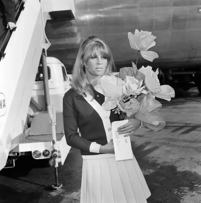 Framed Print : Julie Christie arriving at London Airport after she was awarded the Academy Award for Framed Print : Julie Christie arriving at London Airport after she was awarded the Academy Award for