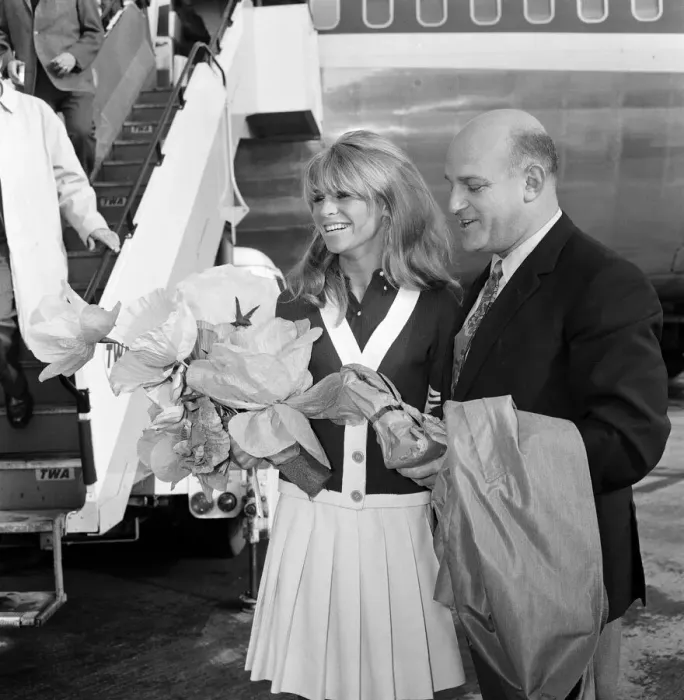 Framed Print : Julie Christie arriving at London Airport after she was awarded the Academy Award for