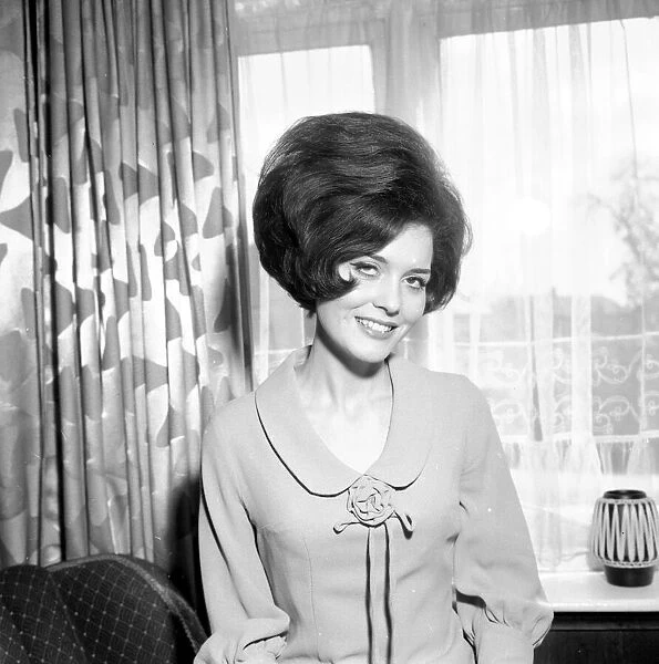 Julie Rogers April 1964 Singer pictured at home. Music
