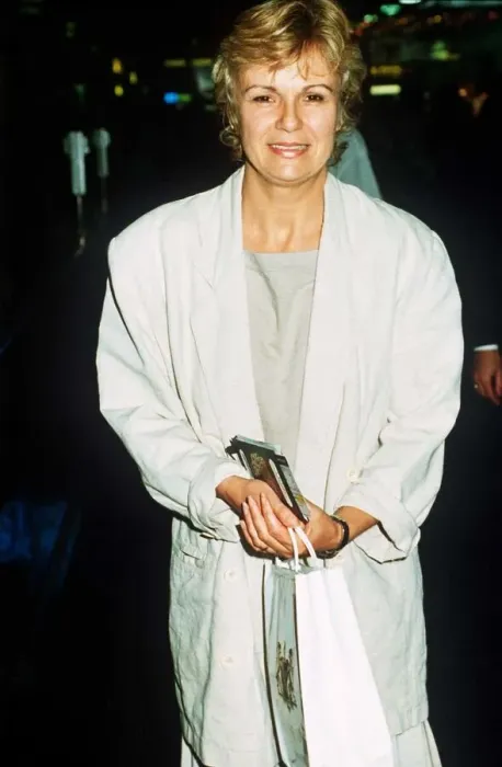 Framed Print : Julie Walters actress dbase msi A©Mirrorpix