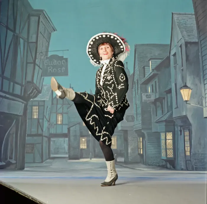 Framed Print : June Brown dressed as a Pearly Queen. 24th January 1995 Framed Print : June Brown dressed as a Pearly Queen. 24th January 1995